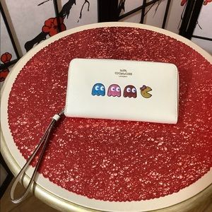 Ms Pacman  SV/Chalk color wrist wallet